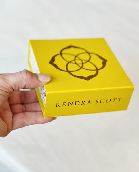 If you love Kendra Scott Jewelry, don't miss this huge sale ~ great time to grab a few items for Mother's Day or even a special occasion! Plus, shipping is super inexpensive as well!