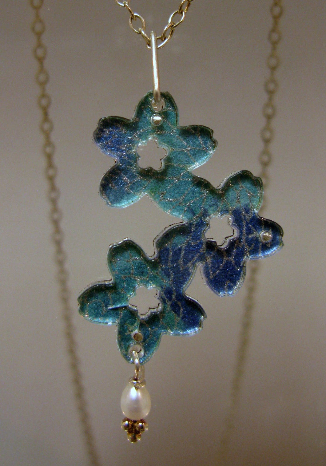 Small Triple Flower Design Reversible Necklace