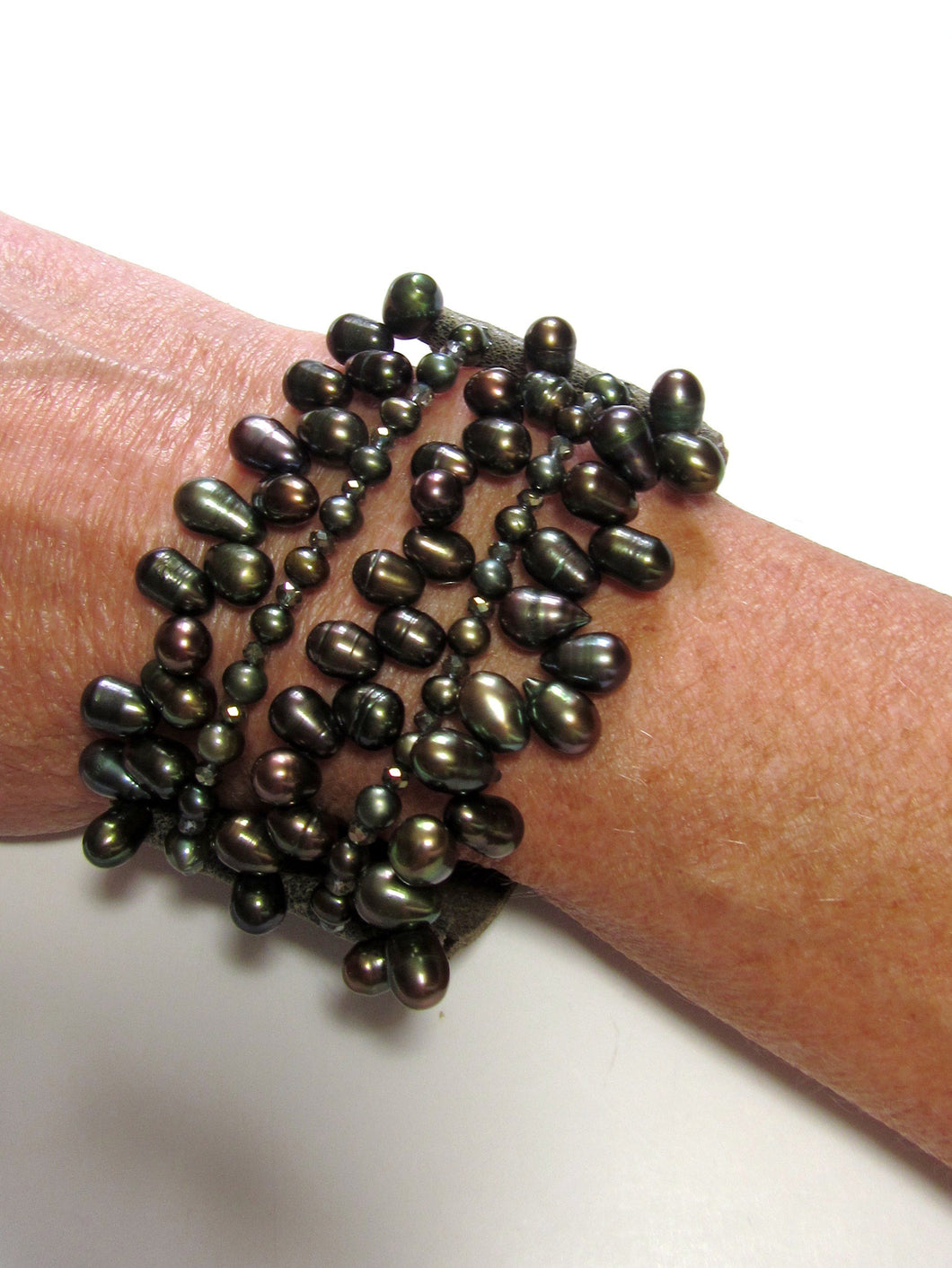 Lindero Bracelet - Dark Olive Pearls