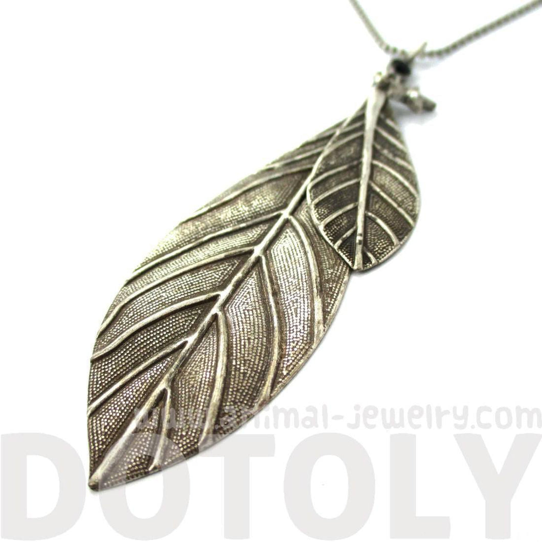 Simple Elegant Leaves Shaped Floral Pendant Necklace in Silver | DOTOLY