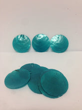 Load image into Gallery viewer, Capiz Shells 3.2cm (1 hole) Qty: 20 - 4 colours available